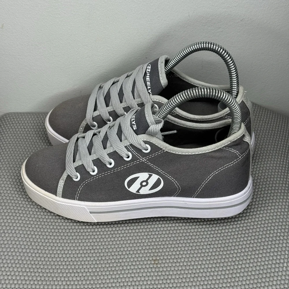 Heelys Canvas Low‎ Top Gray Skate Shoes Sneakers Men's Size 4 Lace Up Wheels